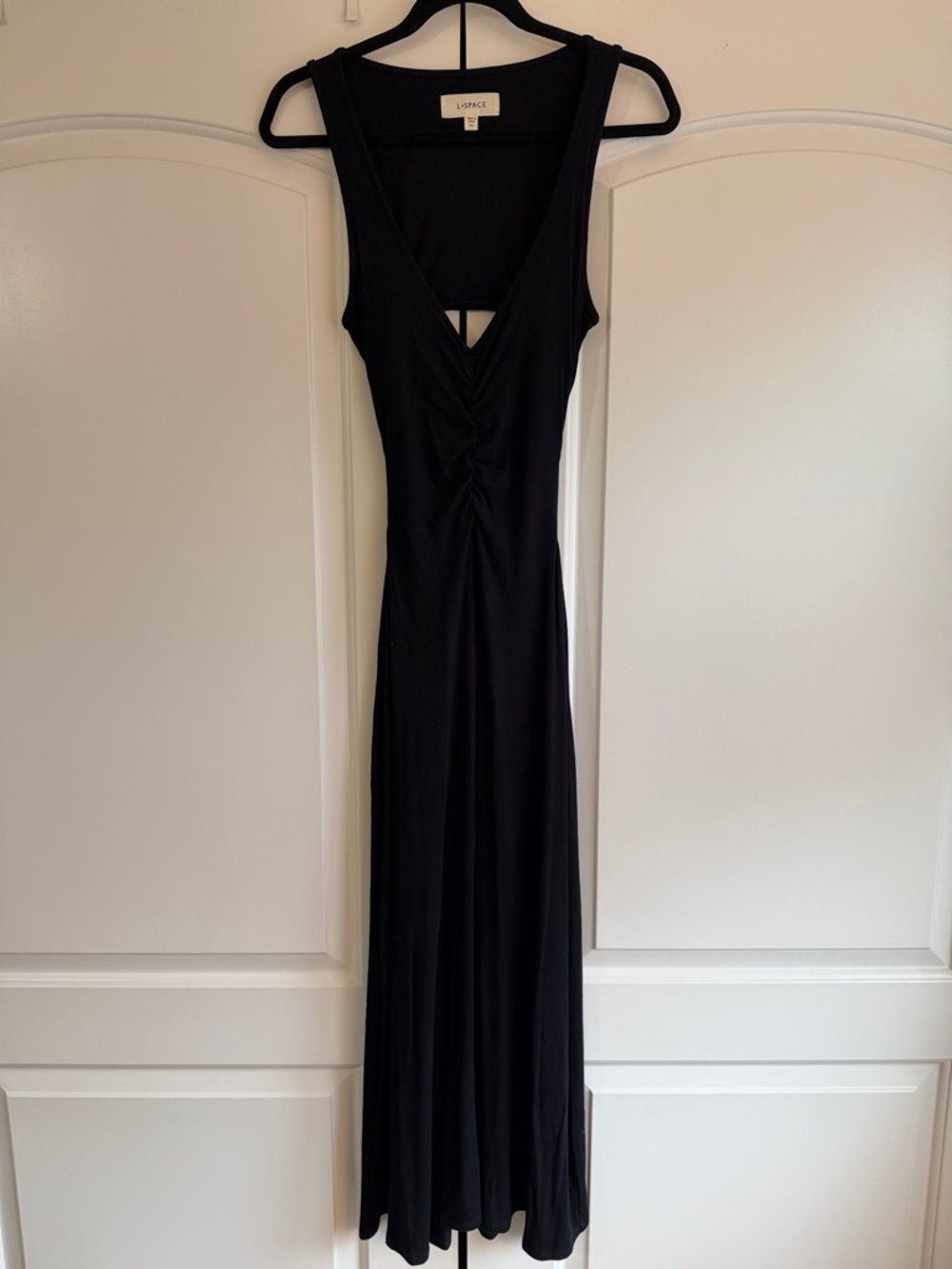 l*space Black Sleeveless V-Neck Maxi Dress with built in Bra, cut out back NWOT